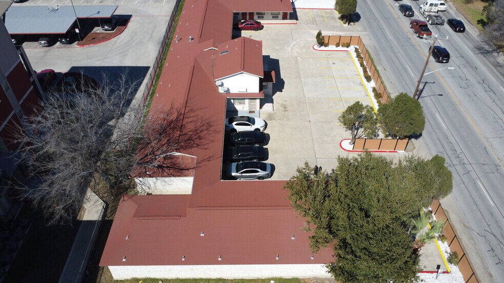 More Photos Of 909 S Frio St, San Antonio Hotel For Lease