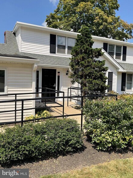 More Photos Of 300 Spruce St, Doylestown Office For Sale