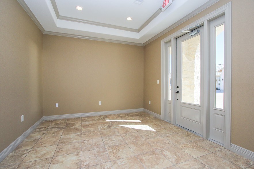 More Photos Of 17347 Village Green Dr, Houston Medical For Lease