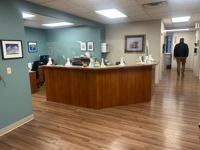 More Photos Of 6 Blackstone Valley Pl, Lincoln Medical For Sale