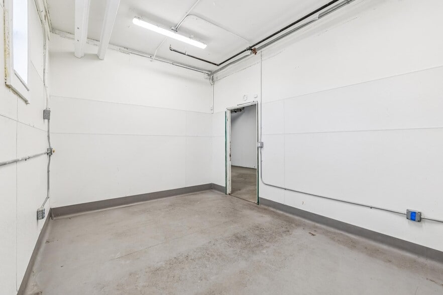 More Photos Of 2250 Jerrold Ave, San Francisco Warehouse For Sale