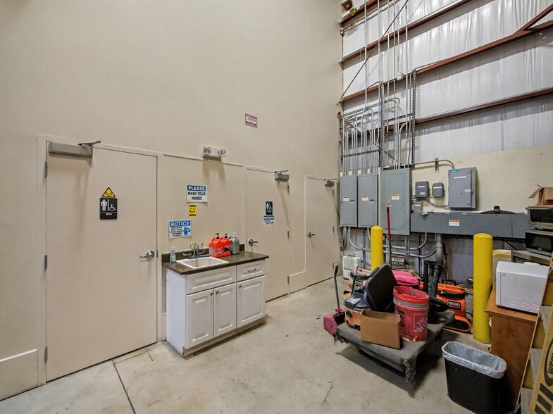 More Photos Of 6861 Garden Rd, Riviera Beach Warehouse For Sale