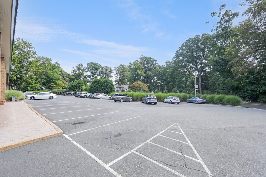 More Photos Of 385 S Maple Ave, Glen Rock Medical For Lease