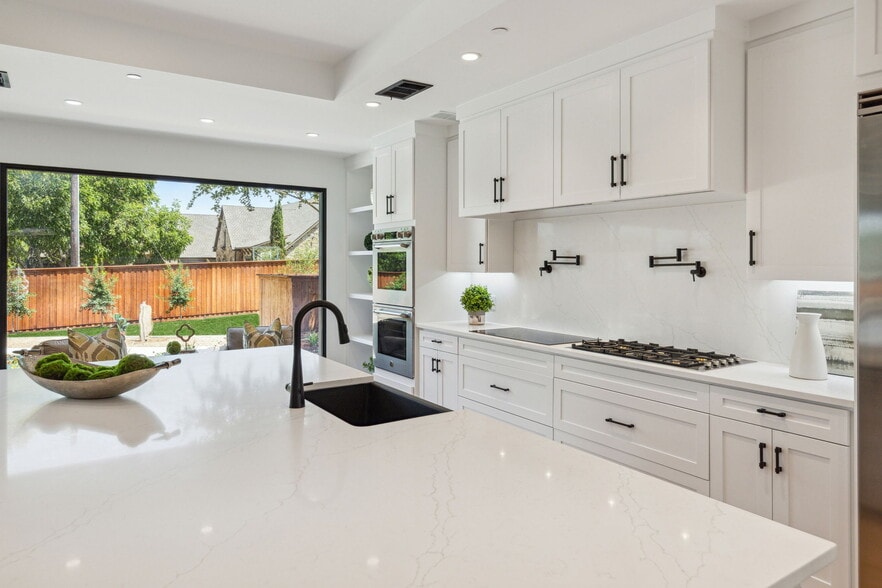 More Photos Of 615 Brewer Rd, Southlake Specialty For Sale