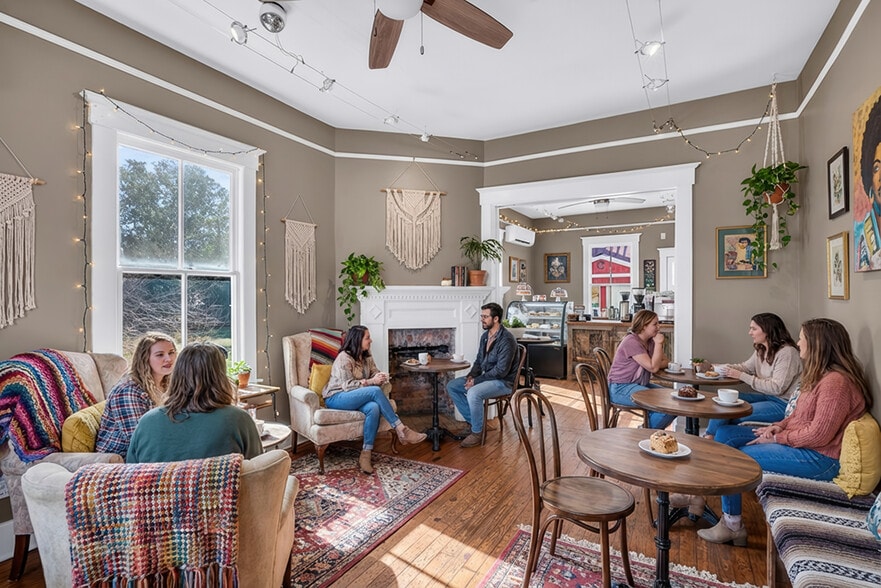 More Photos Of 11 E 41st St, Savannah Storefront Retail Residential For Sale