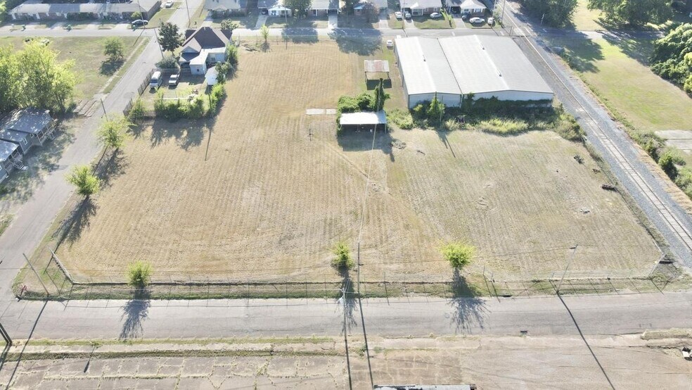 More Photos Of 803 9th St S, Columbus Warehouse For Lease