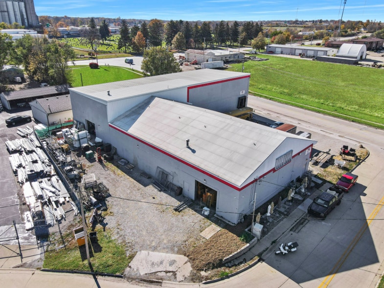 More Photos Of 107 Caroline Dr, Bloomington Warehouse For Sale