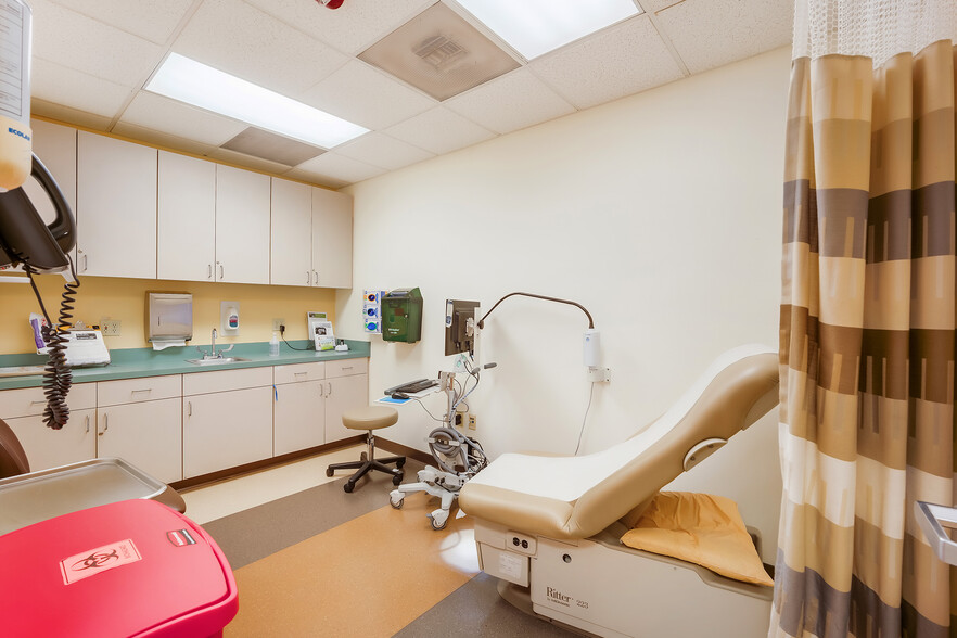 More Photos Of 36450 Inland Valley Dr, Wildomar Medical For Sale