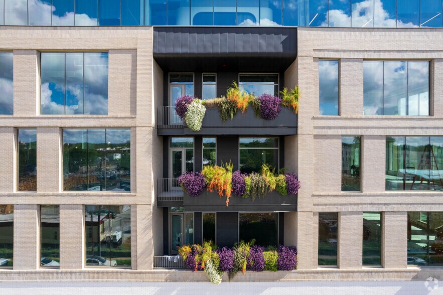 More Photos Of 1600 E 4th St, Austin Office For Lease