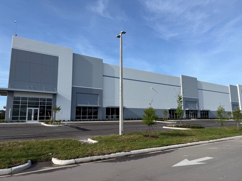 More Photos Of 4130 W Gandy Blvd, Tampa Unknown For Lease
