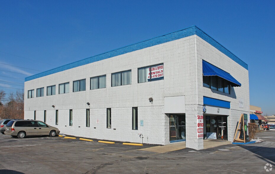 More Photos Of 737-739 N Mayfair Rd, Milwaukee Office For Sale