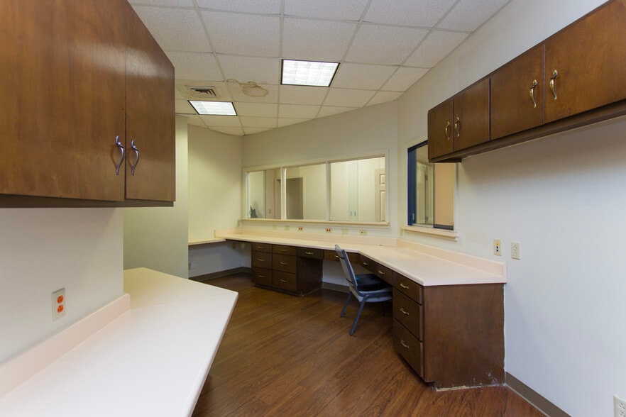 More Photos Of 333 Whitesport Dr, Huntsville Medical For Lease