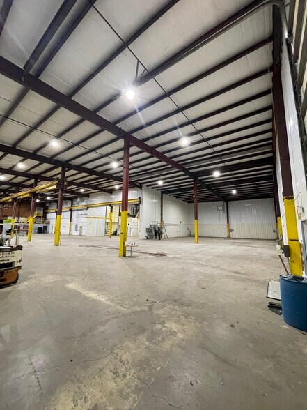 More Photos Of 223-227 S Main St, Wagoner Warehouse For Sale