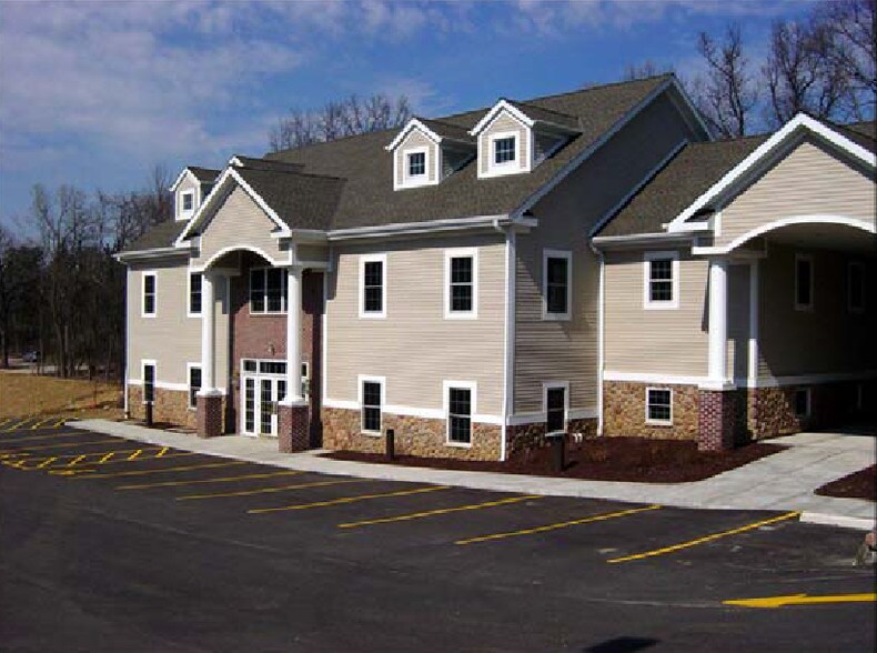 More Photos Of 19 Crossroads Ct, Delafield Office For Lease