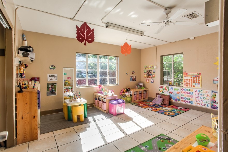 More Photos Of 2447 Raeford Rd, Orlando Daycare Center For Sale