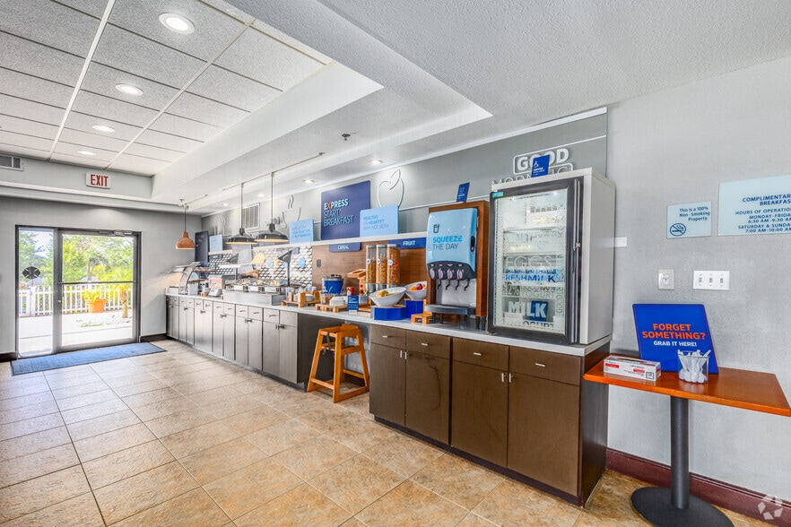 More Photos Of 1810 S Highway 27, Clermont Hotel For Sale