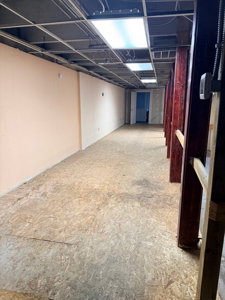 More Photos Of 106 Free Hill Rd, Hendersonville Warehouse For Lease