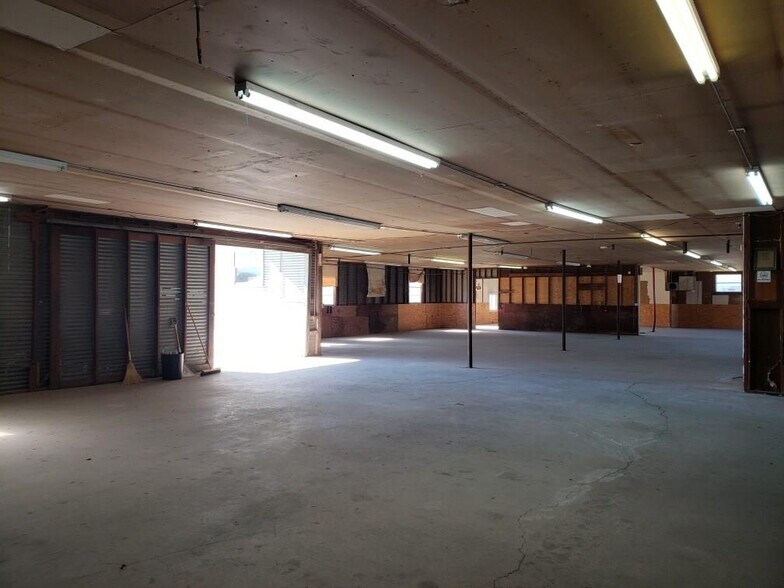 More Photos Of 185 S Titus St, Giddings Freestanding For Sale