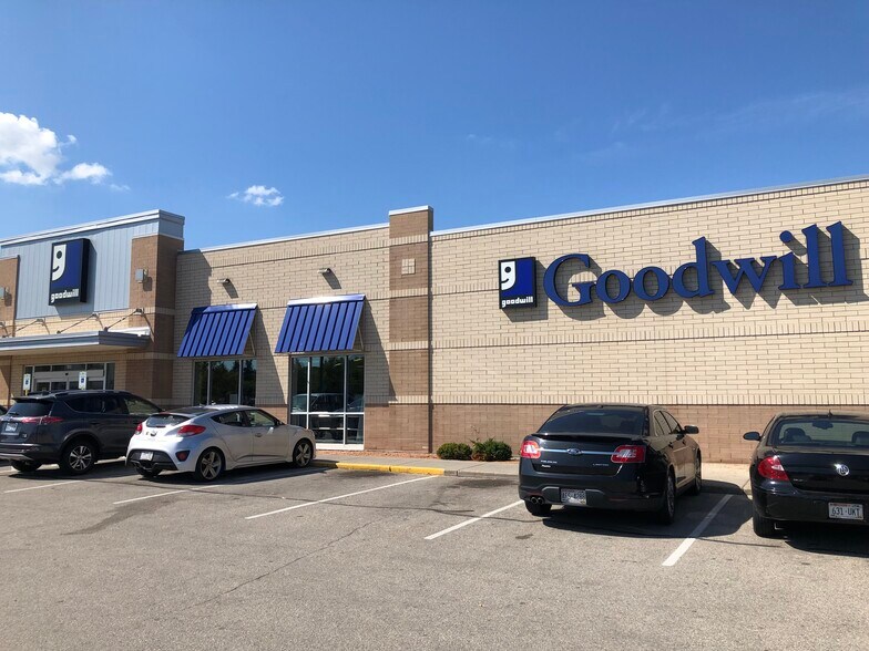 More Photos Of 123 W Oklahoma Ave, Milwaukee Unknown For Lease