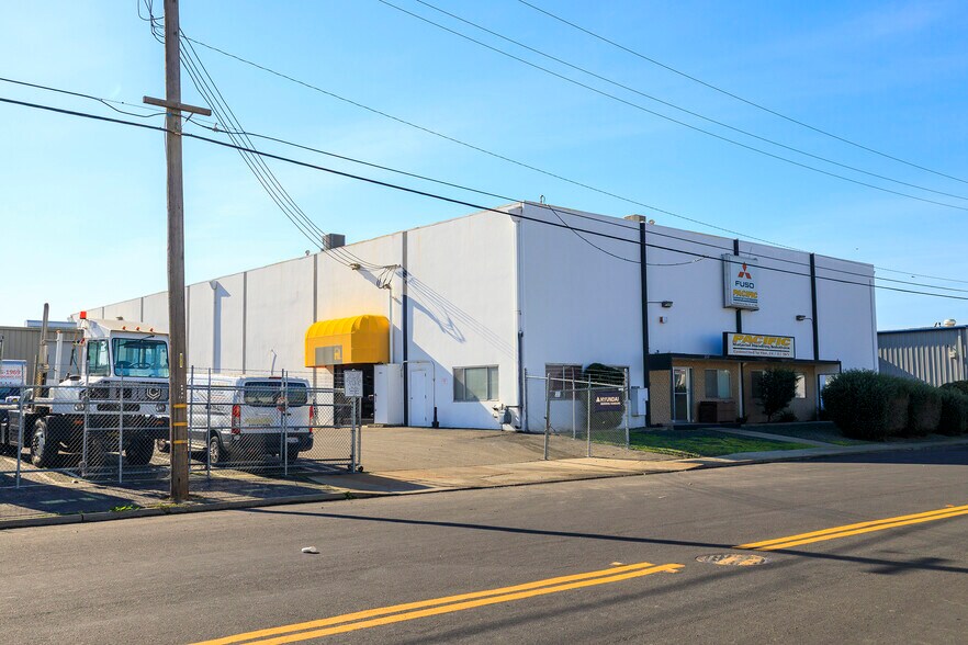 Primary Photo Of 2242 Hoover Ave, Modesto Warehouse For Lease