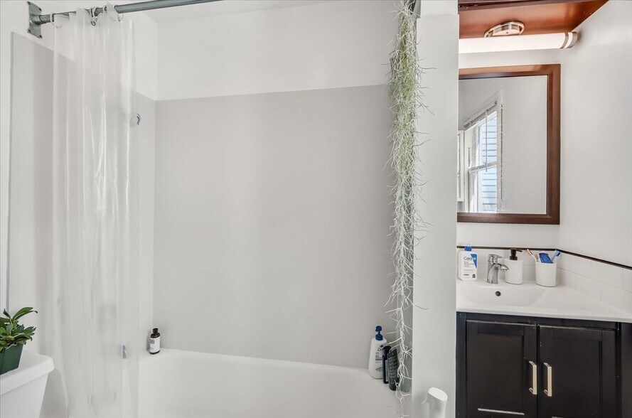 More Photos Of 1827-1829 Berkeley Way, Berkeley Apartments For Sale