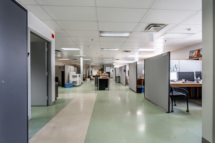 More Photos Of 1800 Rue De La Marine, Sorel-tracy Industrial For Sale