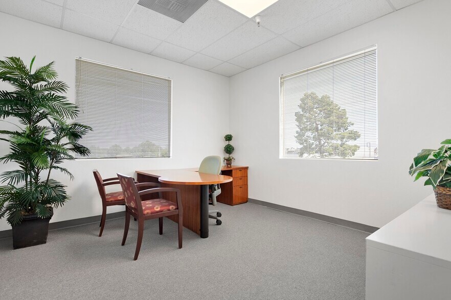 More Photos Of 15490 Civic Dr, Victorville Office For Lease