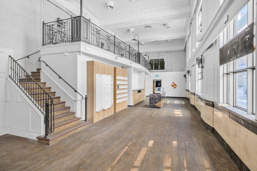 More Photos Of 378 Yonge St, Toronto Storefront Retail Office For Lease