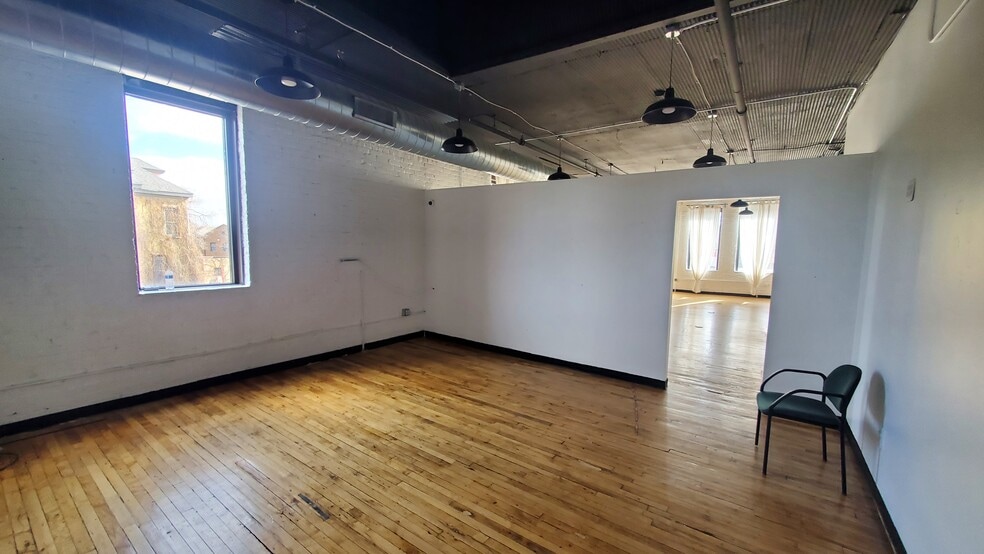 More Photos Of 609 S 10th St, Minneapolis Storefront Retail Office For Lease