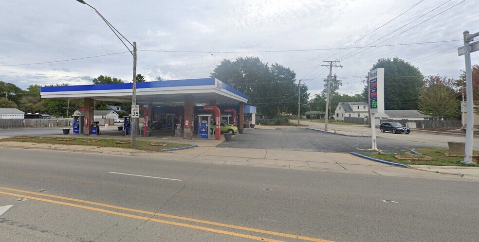 More Photos Of 847 Sheridan Rd, Winthrop Harbor Service Station For Sale