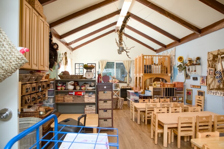 More Photos Of 12131 Burbank Blvd, Valley Village Daycare Center For Lease
