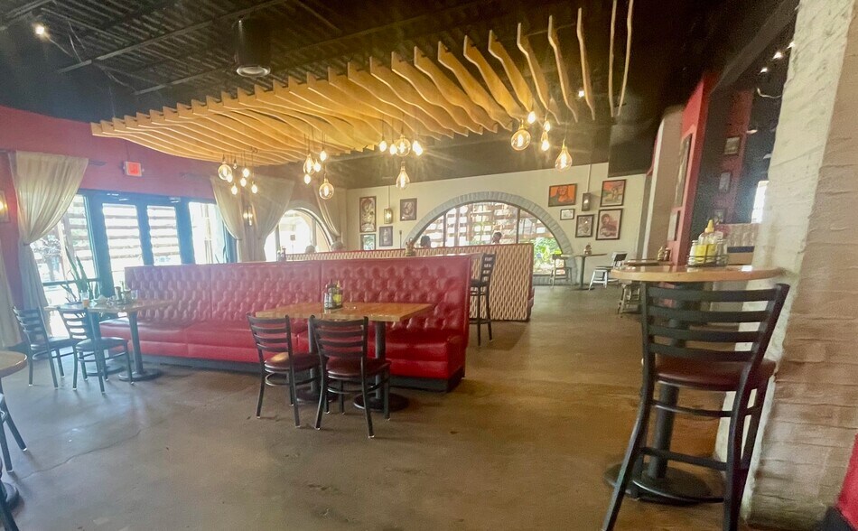 More Photos Of 4323 S Interstate 35, Austin Restaurant For Sale