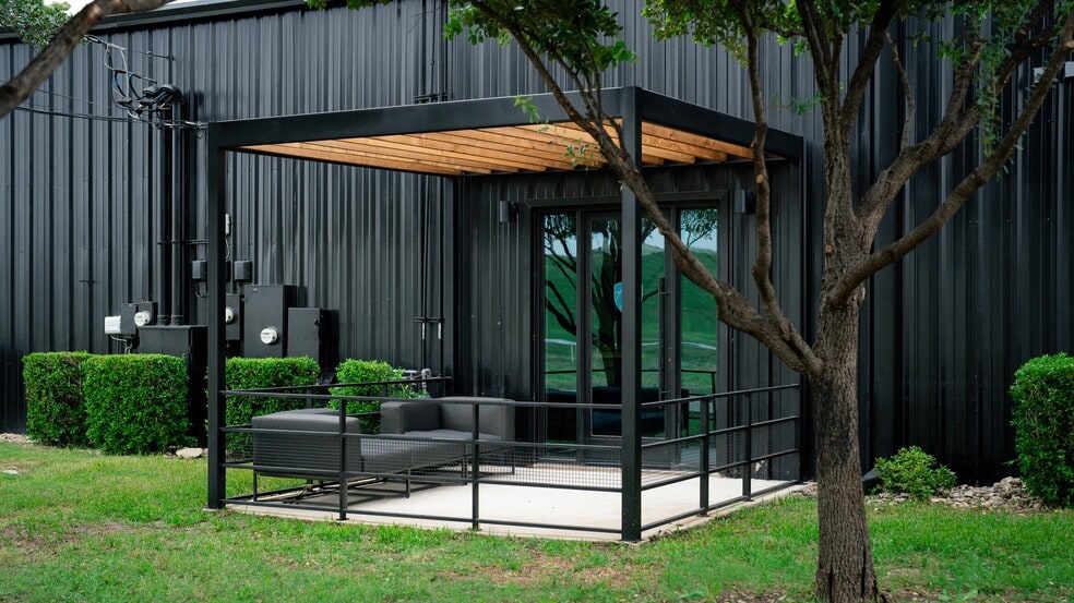 More Photos Of 4715 Iberia Ave, Dallas Industrial For Sale