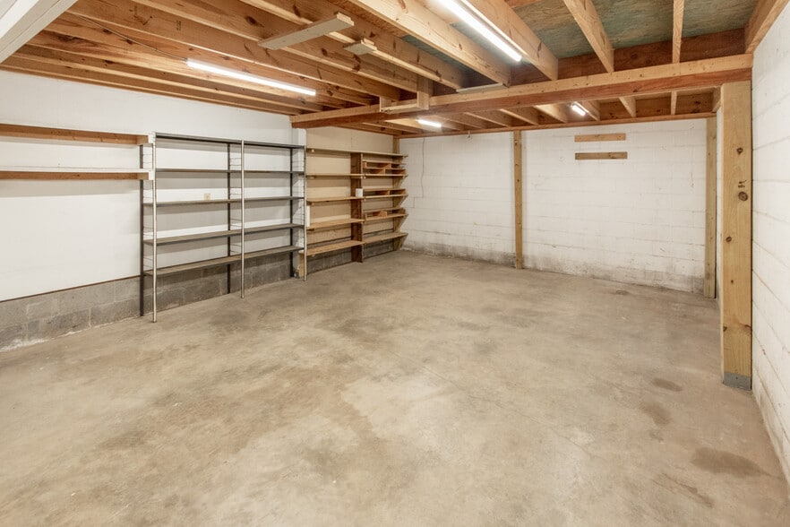 More Photos Of 535 W Main St, Franklin Specialty For Sale