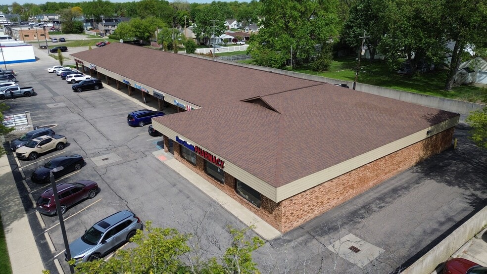 More Photos Of 560-650 W 14 Mile Rd, Clawson Unknown For Lease