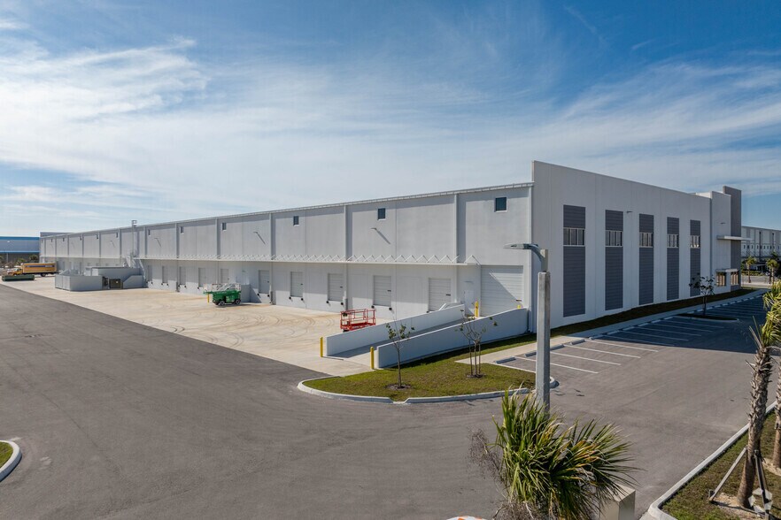 More Photos Of 16361 Lee Rd, Fort Myers Industrial For Lease