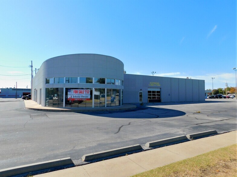 More Photos Of 202 W Gore Blvd, Lawton Auto Dealership For Sale
