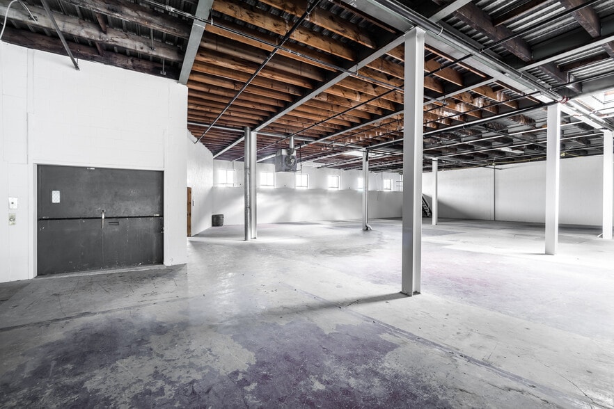 More Photos Of 6595 Rue Saint-Urbain, Montréal Warehouse For Sale
