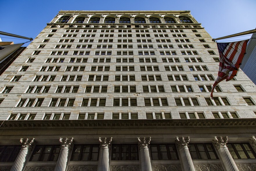 More Photos Of 125 S Clark St, Chicago Loft Creative Space For Lease