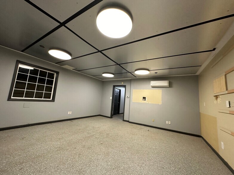 More Photos Of 100 Aiken St, Cartersville Manufacturing For Lease