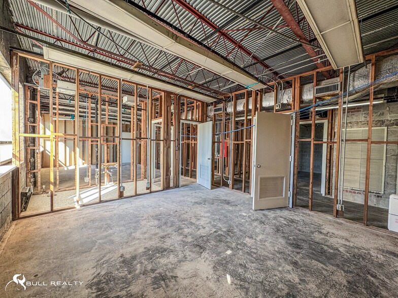 More Photos Of 35 W Church St, Jasper Office For Sale