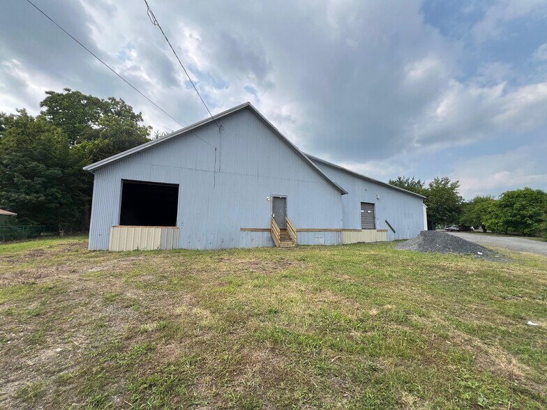 More Photos Of 75 Cottage St, Middletown Warehouse For Sale