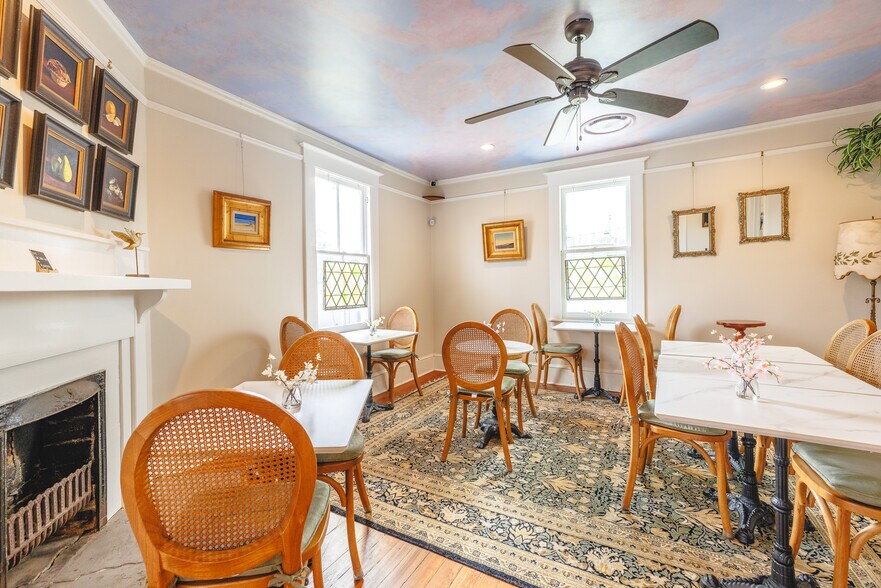 More Photos Of 9 W 43rd St, Savannah Office For Lease