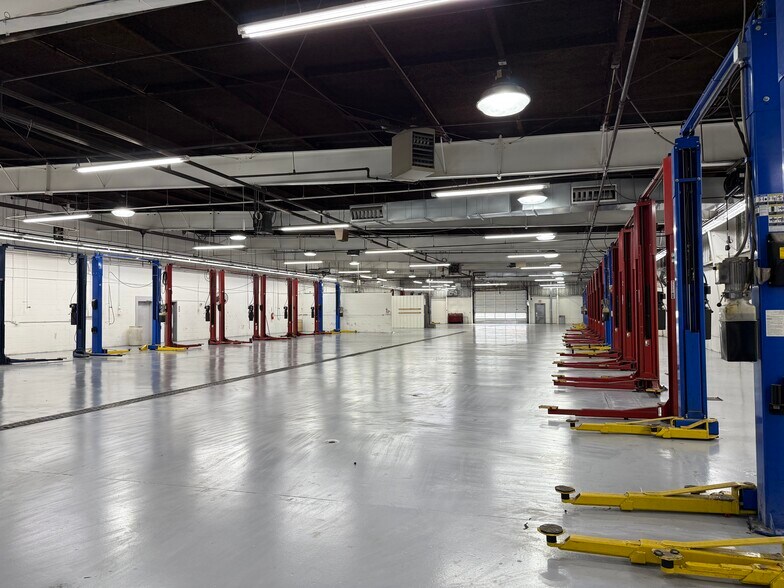 More Photos Of 2660 S Mendenhall Rd, Memphis Auto Repair For Lease