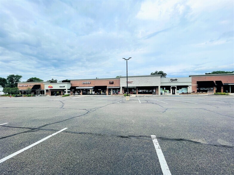 More Photos Of 6873-6931 Orchard Lake Rd, West Bloomfield Freestanding For Lease