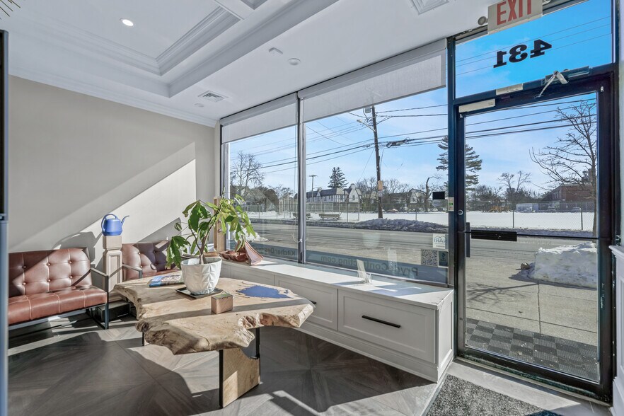 More Photos Of 431 Hempstead Ave, West Hempstead Office For Lease