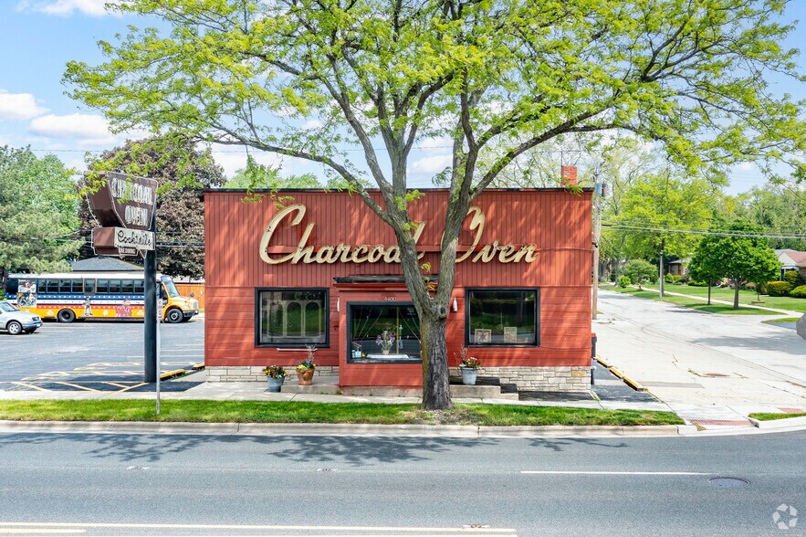 More Photos Of 4400 Golf Rd, Skokie Restaurant For Sale