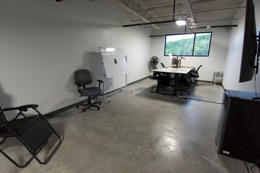 More Photos Of 4229 N FM 620 Hwy, Austin Showroom For Lease