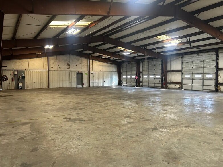 More Photos Of 14302 Highway 44, Gonzales Manufacturing For Lease