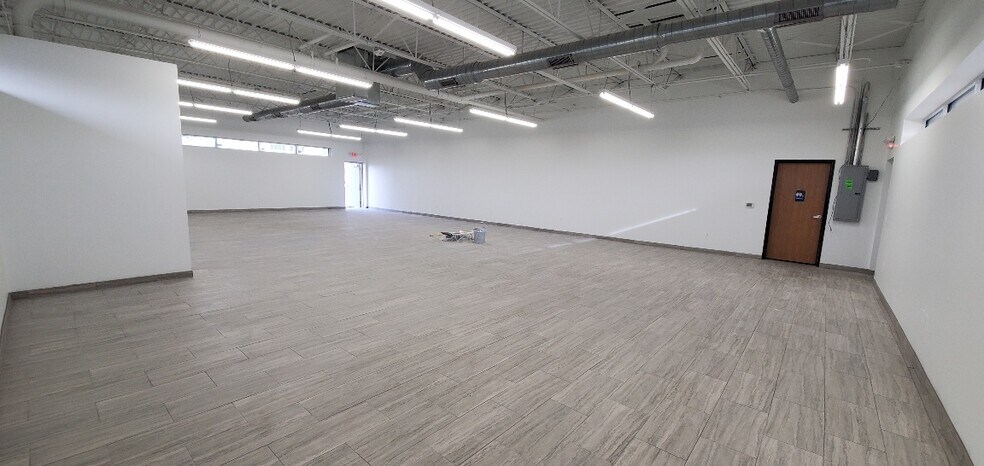 More Photos Of 20930 Meyers Rd, Oak Park Office For Sale